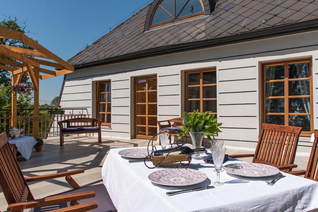 Dworek Pod Herbem Gądkowice Exterior foto